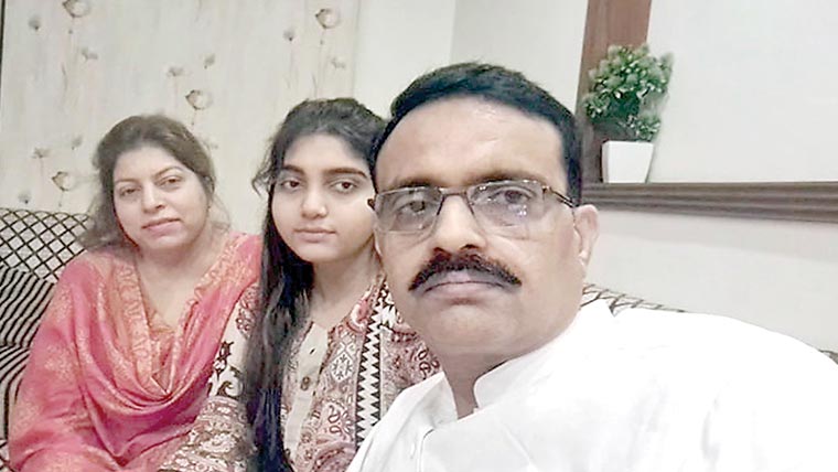 2ماہ  قبل  اغوا  کا  مقدمہ  کرانیوالے  ڈی  ایس  پی   کا  بیوی ،بیٹی  کے  قتل  کا  اعتراف