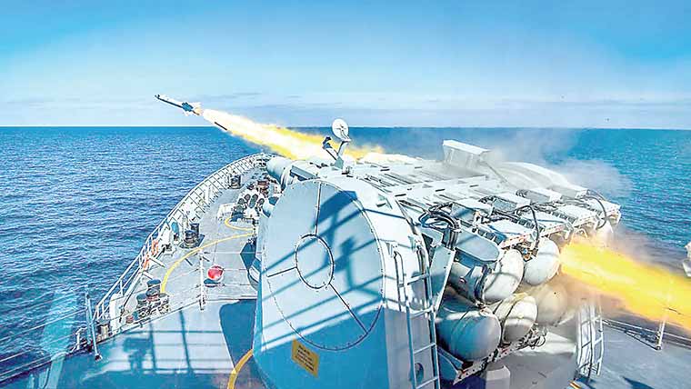 پاک بحریہ کا فضا تک مار کرنیوالے میزائل فائر پاور کا مظاہرہ