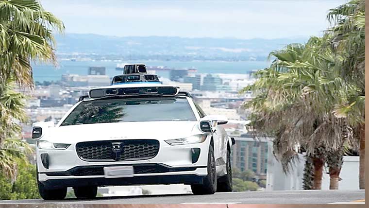 امریکا ، بغیر ڈرائیور چلنے والی ٹیکسی میں بچے کی پیدائش