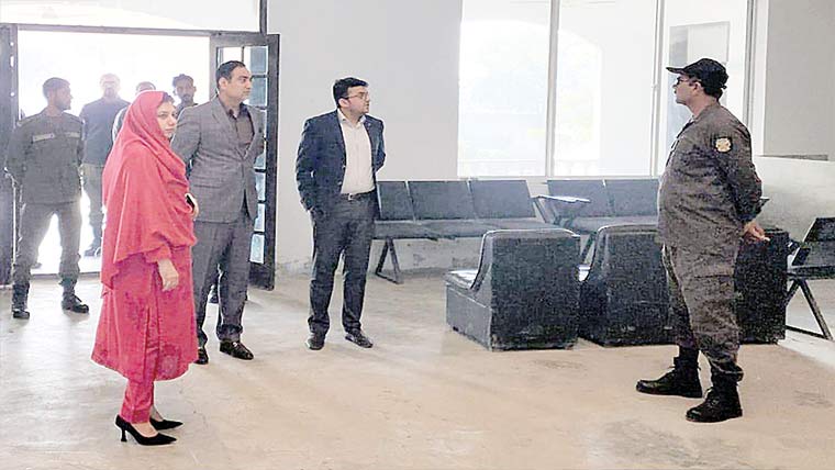 ڈپٹی کمشنر چنیوٹ نے انسداد پولیو مہم کا جائزہ لیا ، ریکارڈ دیکھا