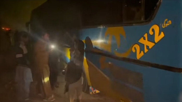 گھوٹکی میں کوچ پر ڈاکوؤں کا  دھاوا، 25 مسافر اغوا کرلئے