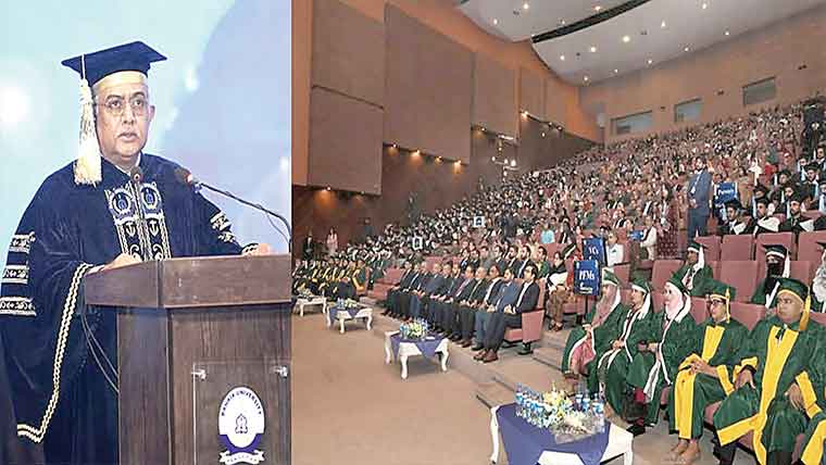 بحریہ یونیورسٹی لاہور کیمپس  میں کانووکیشن ،ایڈمرل  نوید اشرف نے اسناد تقسیم کیں