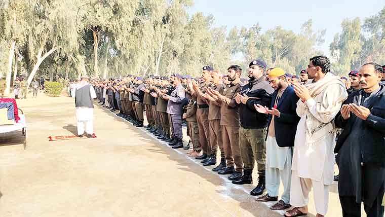 ٹرین حادثے میں شہید اہلکاروں کی پولیس لائن میں نماز جنازہ