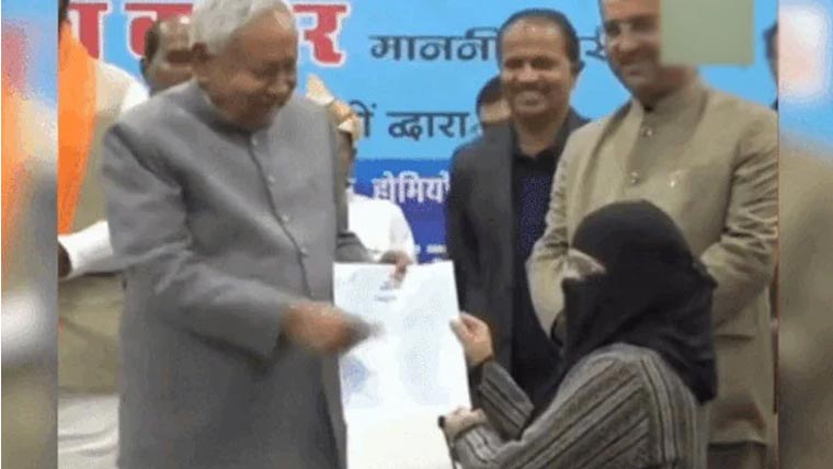  نتیش کمار نے نقاب کھینچ کر عورت کی شناخت پر حملہ کیا:ایمنسٹی 