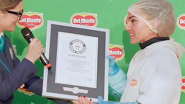  فیکٹری ورکر کا دنیا کا تیز ترین انناس کاٹنے کا ریکارڈ 