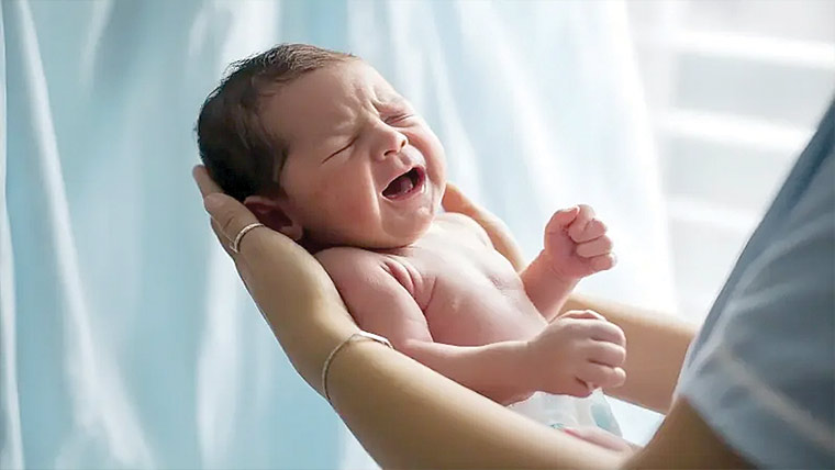 پیدا ہونے کے فوراً بعد بچہ روتا کیوں ہے ، ہنستا کیوں نہیں
