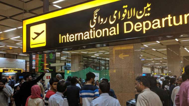 اسلام آباد ایئرپورٹ:عملہ کم  کائونٹر ز بند،مسافروں کی قطاریں