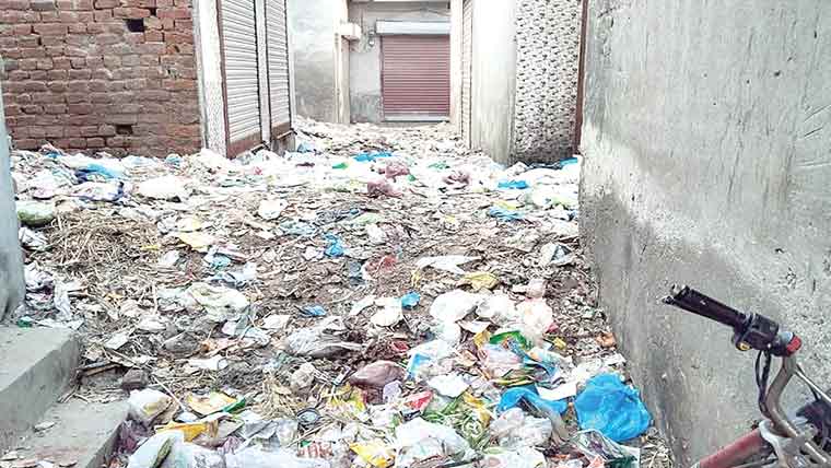 لدھیوالہ وڑائچ کے گلی محلوں میں کوڑا کرکٹ کے ڈھیر 