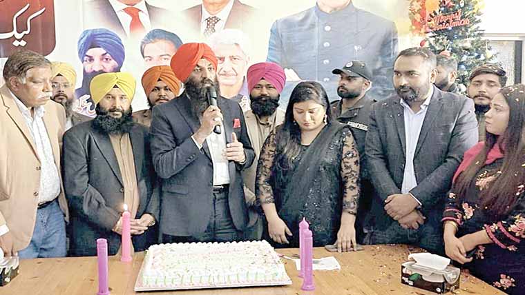 فوج کی قربانیوں کے با عث اقلیتی برادر ی  مذہبی تہوار آزادی سے منا رہی :رمیش سنگھ 