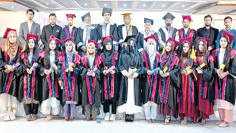 پنجاب کالج وزیرآباد کا کانووکیشن، طلبہ میں ڈگریاں تقسیم 