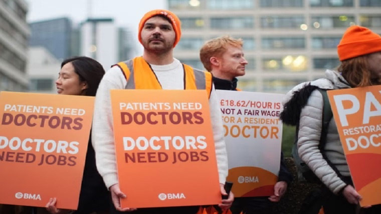 انگلینڈ میں ڈاکٹرز کی5روزہ  ہڑتال صحت کا نظام متاثر مریضوں کو مشکلات