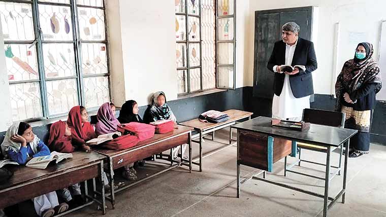 بچوں کیلئے موزوں تعلیمی ماحول حکومت کی اولین ترجیح:کمشنر