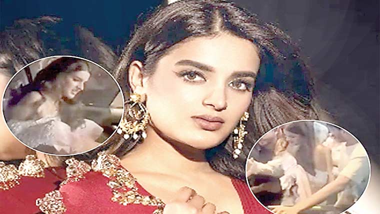 بھارتی اداکارہ ندھی اگروال  ہجوم کے نرغے میں پھنس گئیں