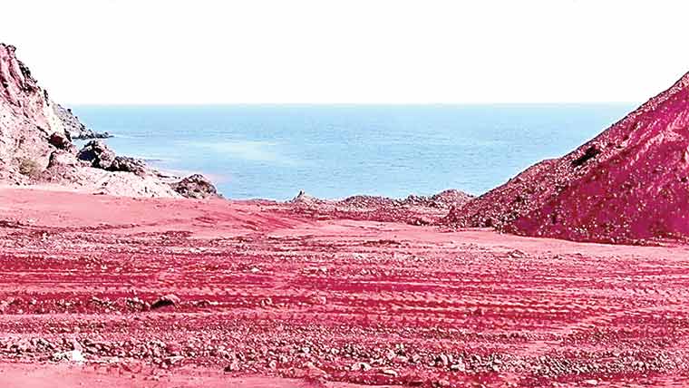 ایران کا جزیرہ بارش کے بعد ’’خون ‘‘میں نہا گیا