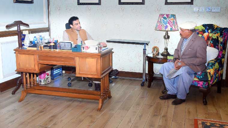 سابق وزیر اعلیٰ حمزہ شہباز سے  حاجی امان اللہ وڑائچ کی ملاقات 