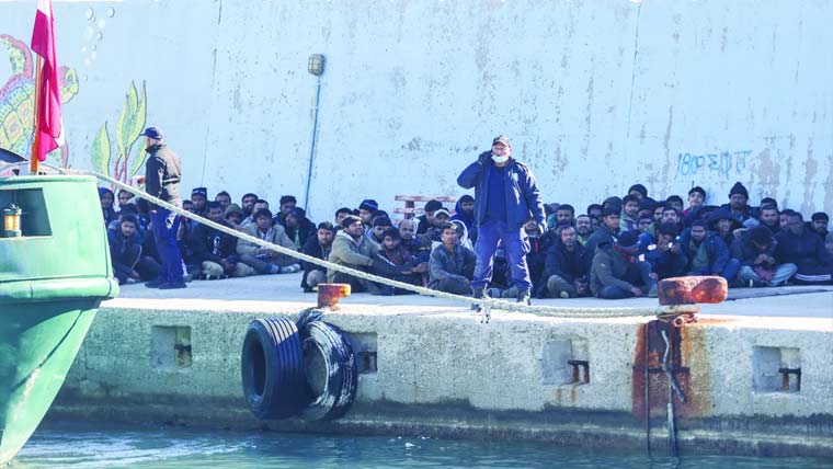 یونانی کوسٹ گارڈز نے سمندر میں 545تارکین وطن کو بچالیا