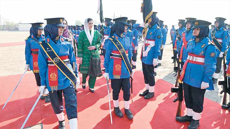 نوابشاہ:آصفہ بھٹو کی گرلز کیڈٹ کالج کی پاسنگ آؤٹ پریڈ میں شرکت