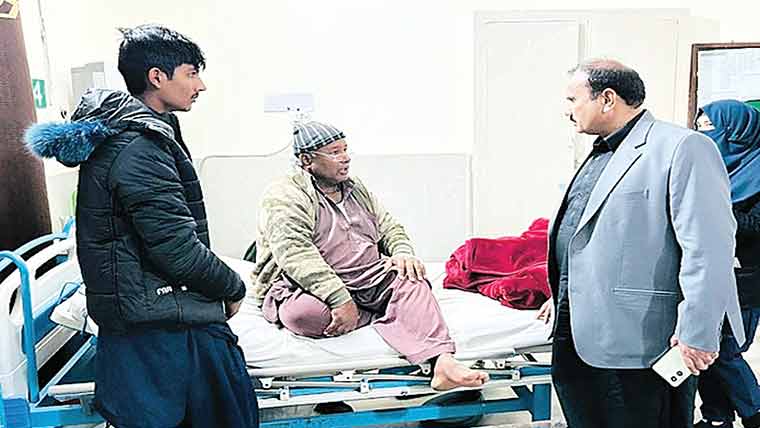  اسسٹنٹ کمشنر پپلاں کا تحصیل  ہیڈ کوارٹر ہسپتال کا دورہ 