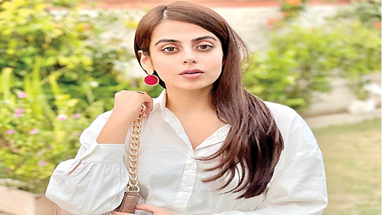 یشما گل نامناسب حرکت کے باعث پھر تنقید کی زد میں 