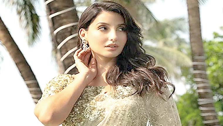 نشے میں دھت ڈرائیور نے  گاڑی کو ٹکر مار دی، نورا فتحی زخمی