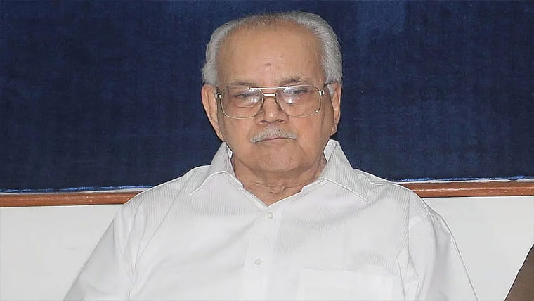 بنگلہ دیش ایئر فورس کے پہلے  سربراہ اے کے خانداکر 95 سال کی عمر میں انتقال کر گئے