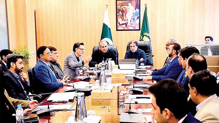 وزیر داخلہ کا دورہ وزارت ریلوے ، دونوں وزارتوں میں تعاون پر اتفاق