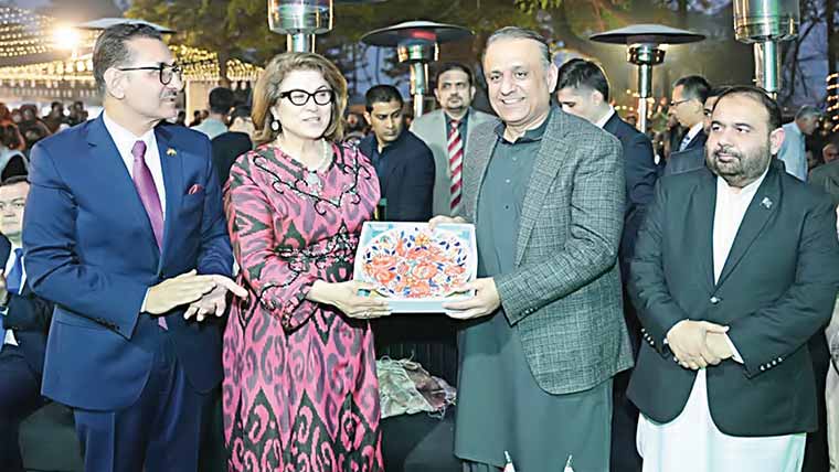  ثقافتی تبادلوں سے پاک تاجک تعلقات مزید مستحکم ہونگے ،علیم خان 