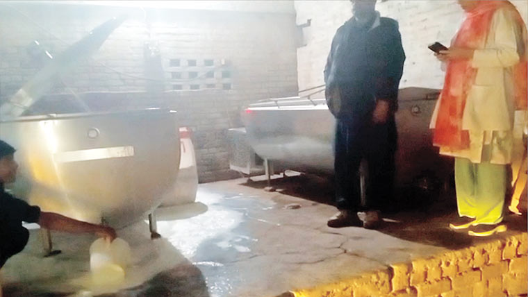  فوڈ اتھارٹی کی کارروائی ، 2 ہزار لٹر دودھ اور 150کلو کھویا تلف 