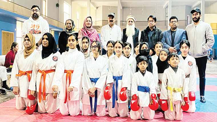 یونیورسٹی آف سرگودھا میں کراٹے بیلٹ پروموشن کی تقریب 