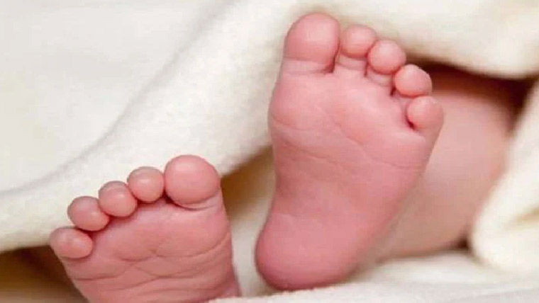 ریلوے کی بوگی سے ایک  نومولود بچی کی لاش ملی