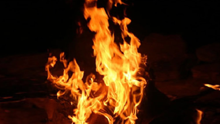 گھر کی بیسمنٹ میں آگ لگ گئی