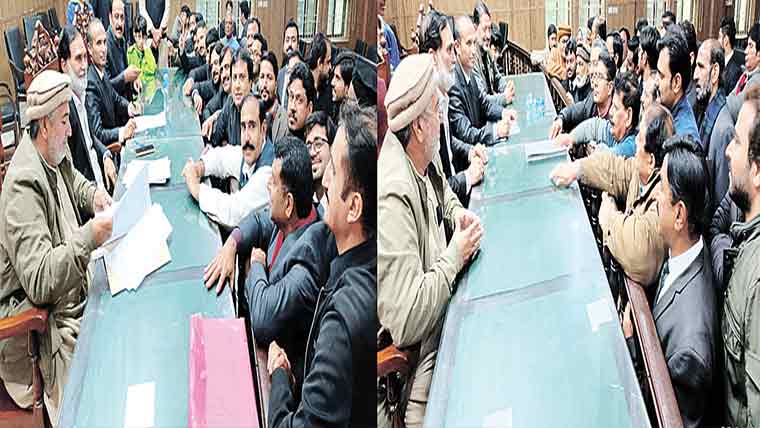 حافظ آباد:ڈسٹرکٹ بار الیکشن کیلئے کا غذات نامزد گی جمع 