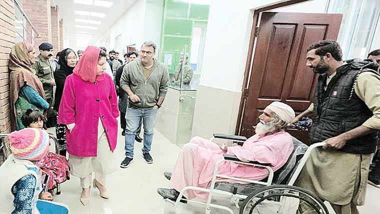 چنیوٹ:ڈپٹی کمشنرکا بھوانہ کا دورہ، ہسپتال اور پارکوں کا جائزہ