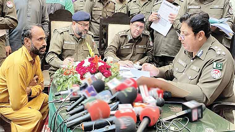 آر پی او فیصل آباد کا دورہ چنیوٹ، تھانہ سٹی میں کھلی کچہری 