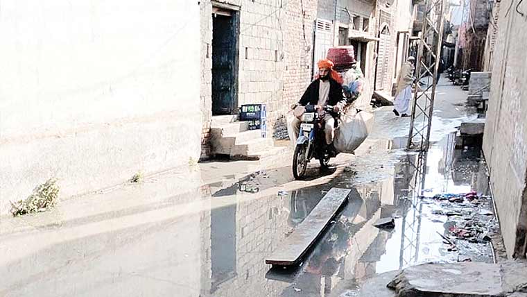 جامکے چٹھہ میں نکاسی آب کا  مسئلہ شہریوں کیلئے وبال جان