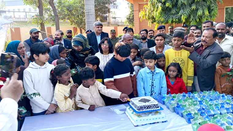 میونسپل کارپوریشن کے زیرِ اہتمام کرسمس کیک کاٹنے کی تقریب 