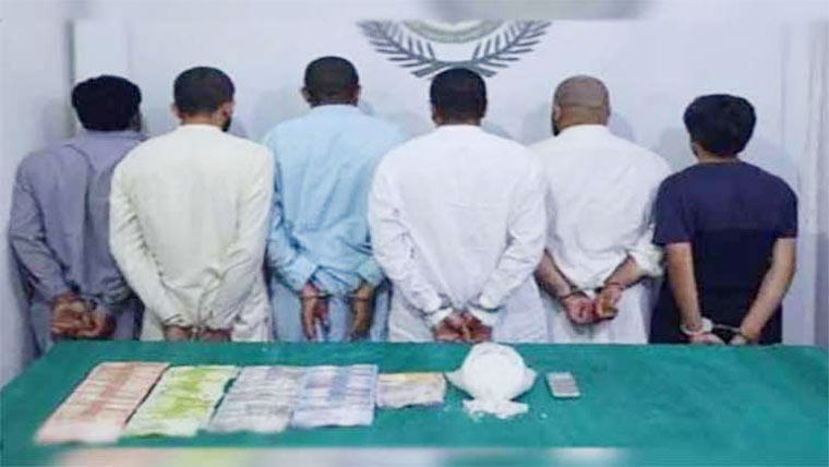 سعودی عرب : منشیات وصول کرتے ہوئے 6پاکستانی گرفتار