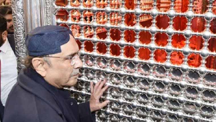 صدرزرداری کی حضرت امام حسین ؓ اور  حضرت عباس بن علی ؓ کے روضہ پر حاضری 