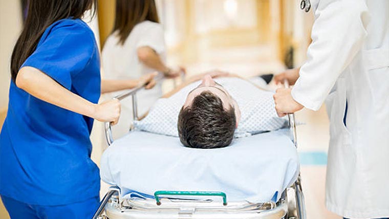 روس،آئرن بڑھانے کیلئے نوجوان نے اپنا ہی خون پی لیا 