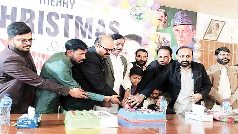  کوٹ مومن:کرسمس اور یومِ  قائداعظم پر ستھرا پنجاب کی تقریب