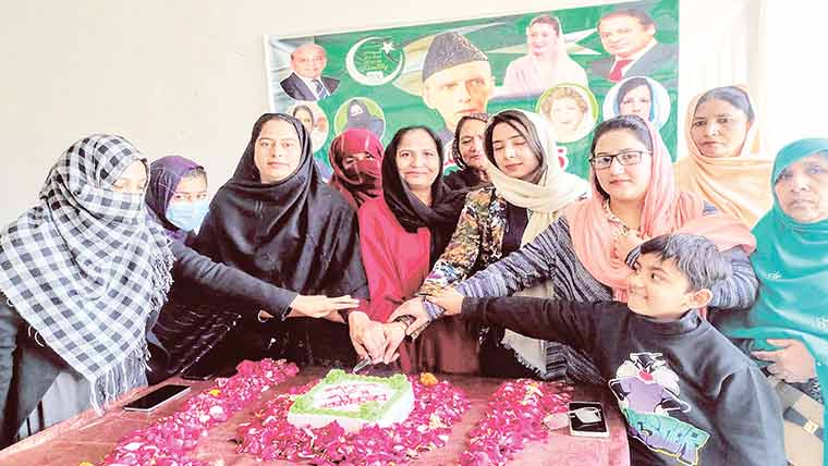 ن لیگ شعبہ خواتین کے زیر اہتمام قائد کی سالگرہ منائی گئی 
