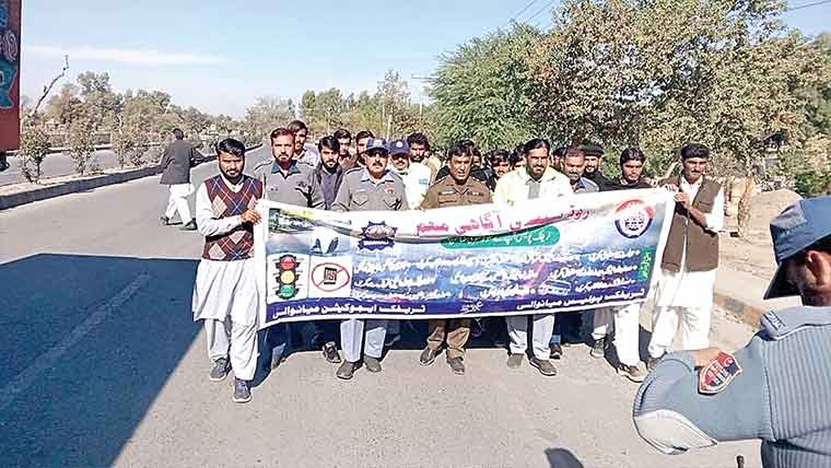  روڈ سیفٹی واک، نوجوانوں کو ٹریفک قوانین سے آگاہی دی گئی