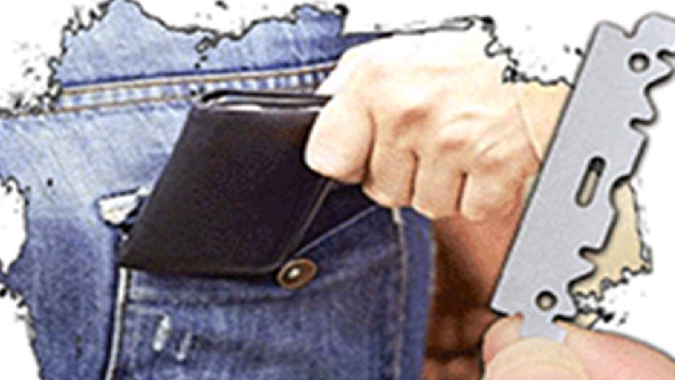 کامونکے :جیب تراشوں نے  3 افراد کی رقم اور موبائل فون نکال لئے