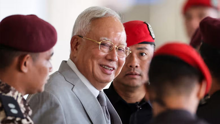  ملائیشیا کے سابق وزیراعظم نجیب رزاق کو 15سال قید 