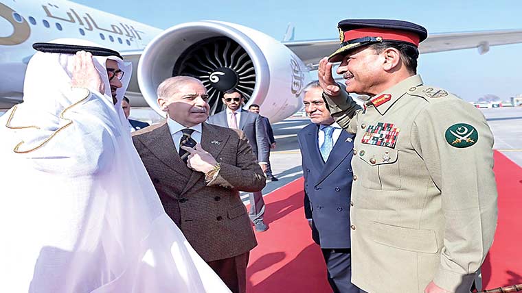 فیلڈ مارشل کے سلیوٹ پر اماراتی صدر کا گرمجوشی سے جوابی سلیوٹ 