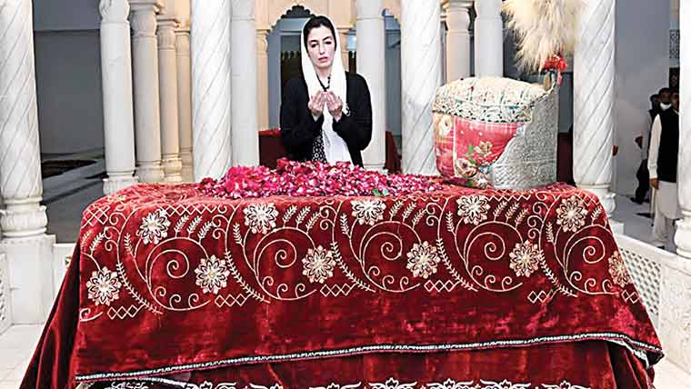 بینظیر کی برسی آج، پنجاب سے سائیکلوں پرجیالوں کی گڑھی خدا بخش آمد