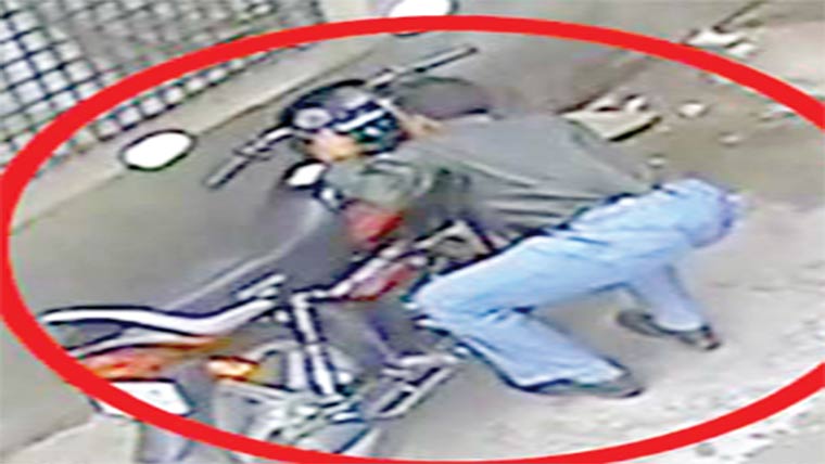 گھر کی دہلیز سے موٹرسائیکل غائب