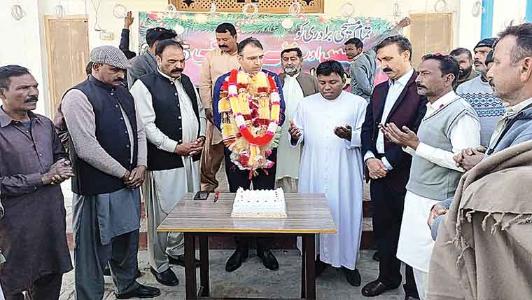 چک جھمرہ:کرسمس کی مناسبت سے تقریب، کیک کاٹا گیا