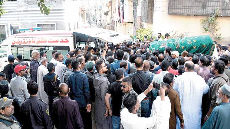  ڈاکٹر عمران فاروق کی اہلیہ کی نمازِ جنازہ ادا کردی گئی