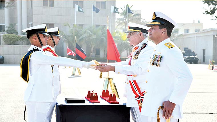 124ویں مڈ شپ مین اور 32 ویں شارٹ سروس کمیشن کورس کی پاسنگ آؤٹ پریڈ